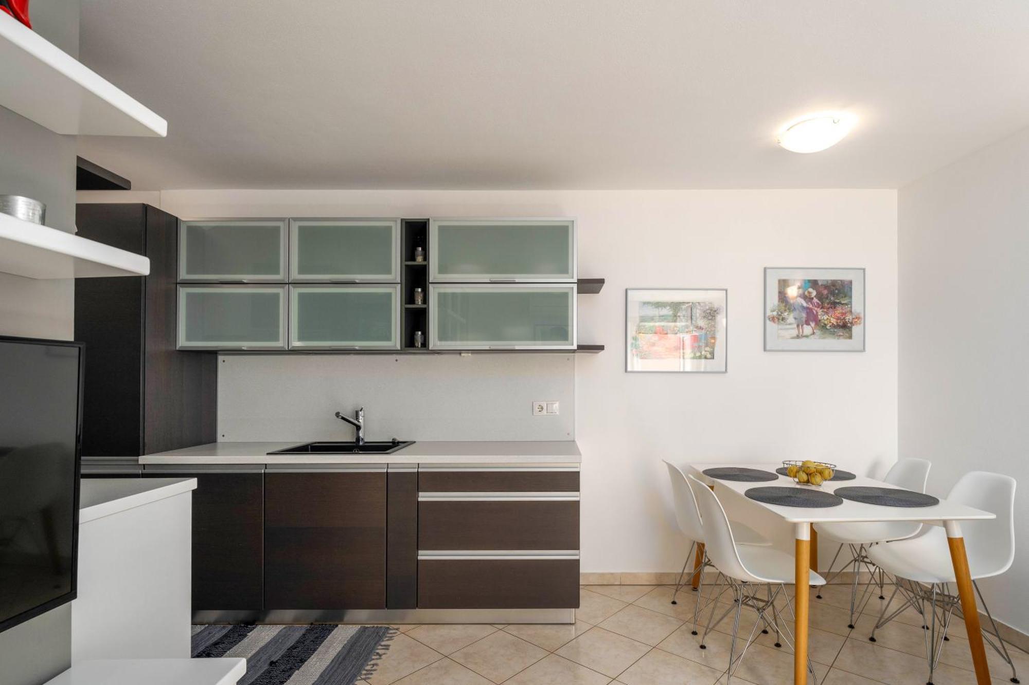 Degrassi Square Apartments (Adults Only) Vrsar Εξωτερικό φωτογραφία