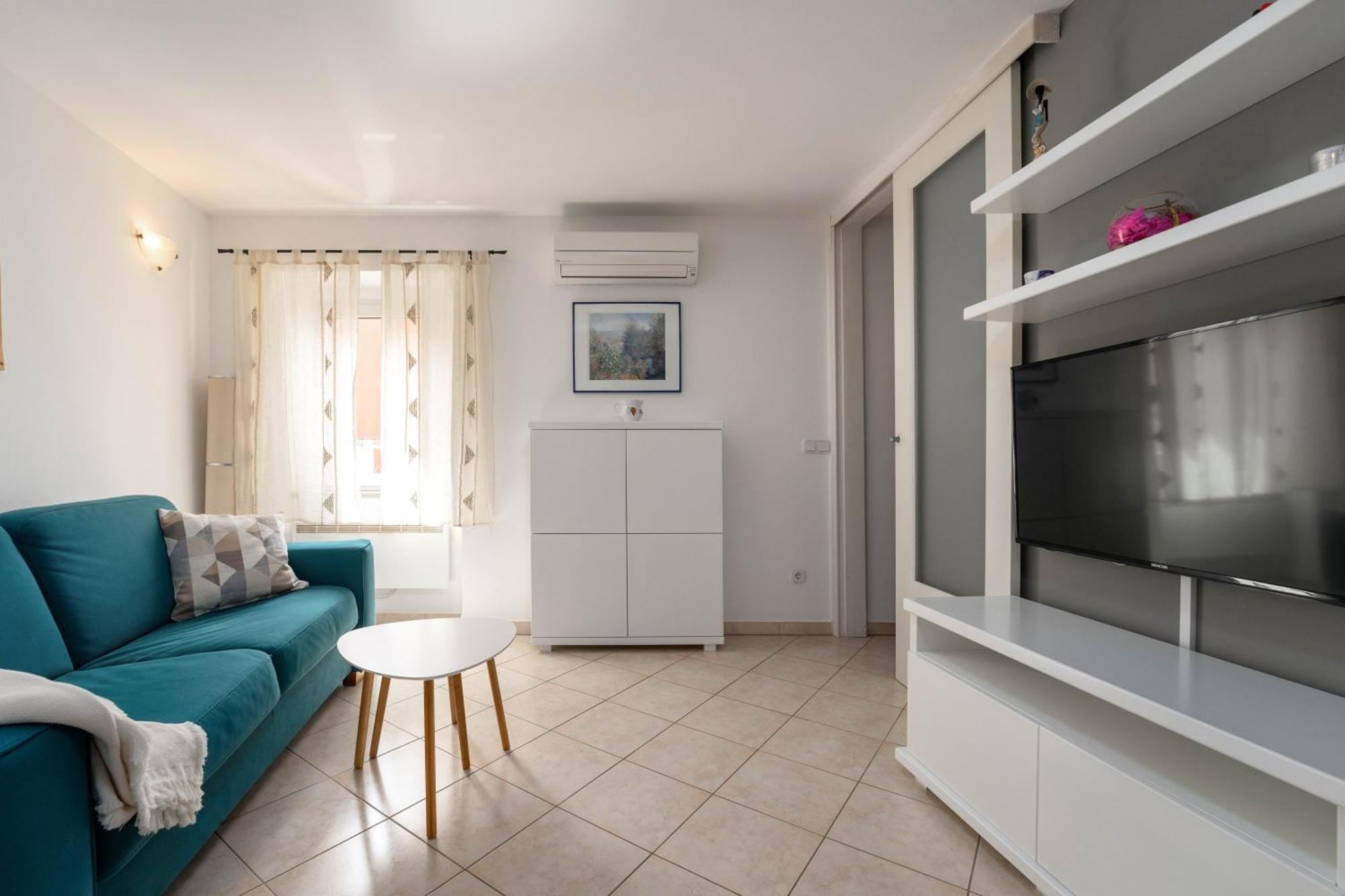 Degrassi Square Apartments (Adults Only) Vrsar Εξωτερικό φωτογραφία