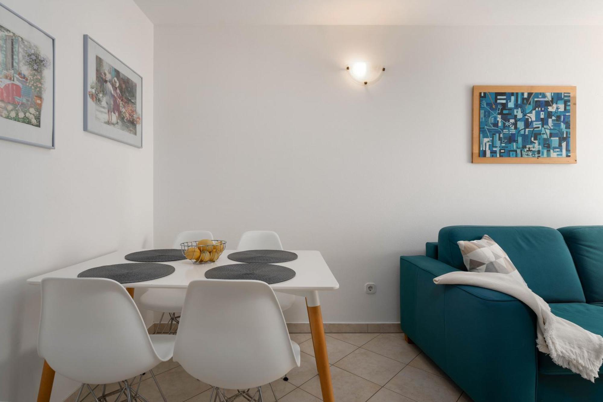Degrassi Square Apartments (Adults Only) Vrsar Εξωτερικό φωτογραφία