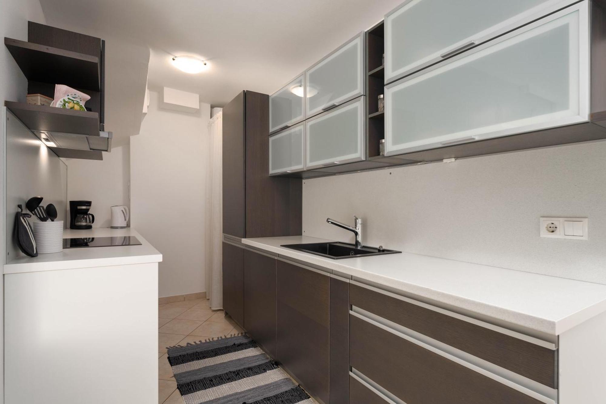 Degrassi Square Apartments (Adults Only) Vrsar Εξωτερικό φωτογραφία