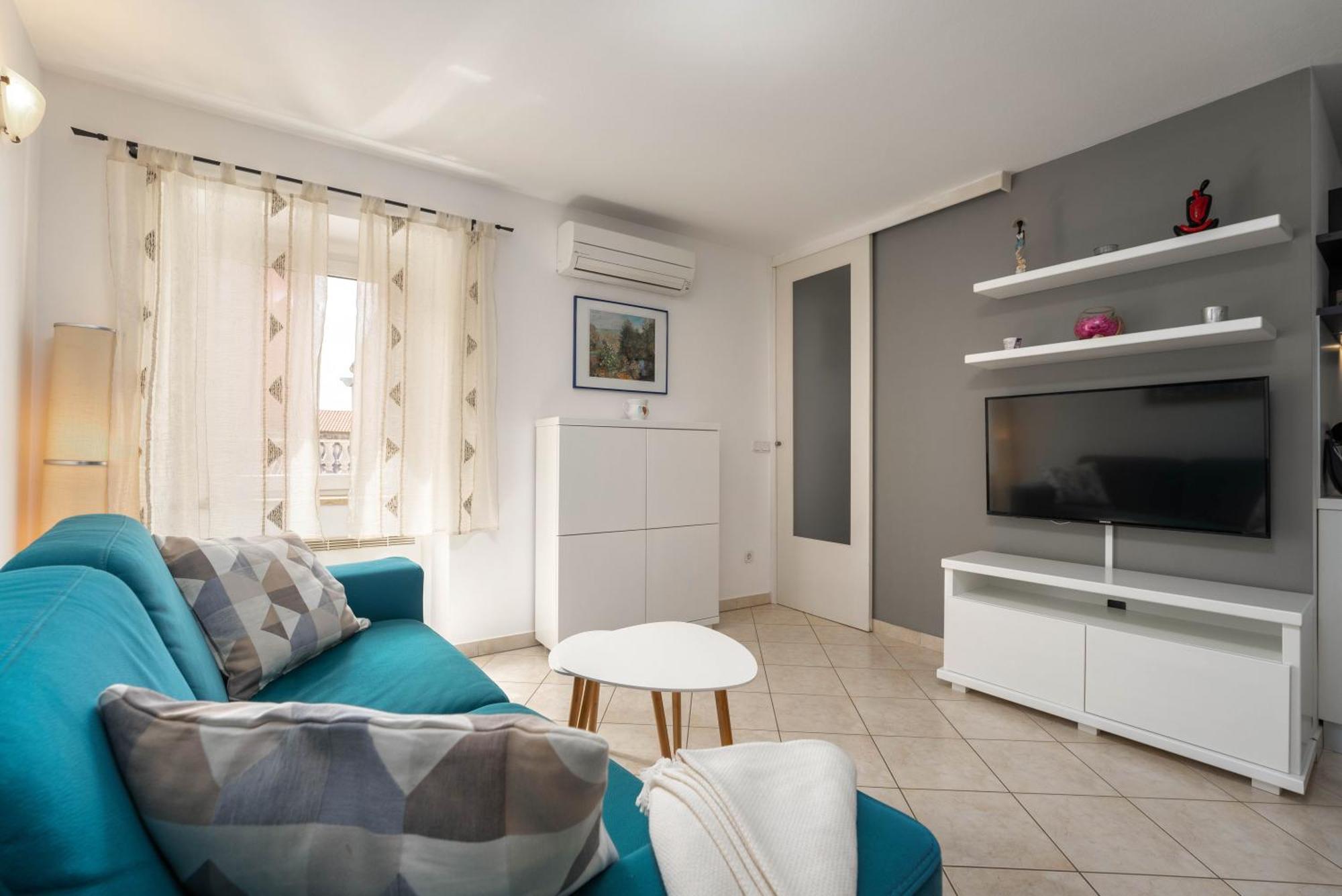 Degrassi Square Apartments (Adults Only) Vrsar Εξωτερικό φωτογραφία