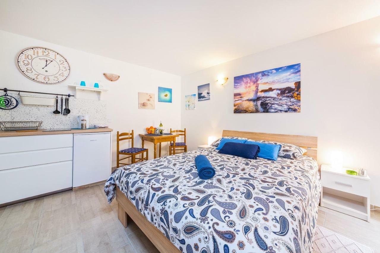 Degrassi Square Apartments (Adults Only) Vrsar Εξωτερικό φωτογραφία