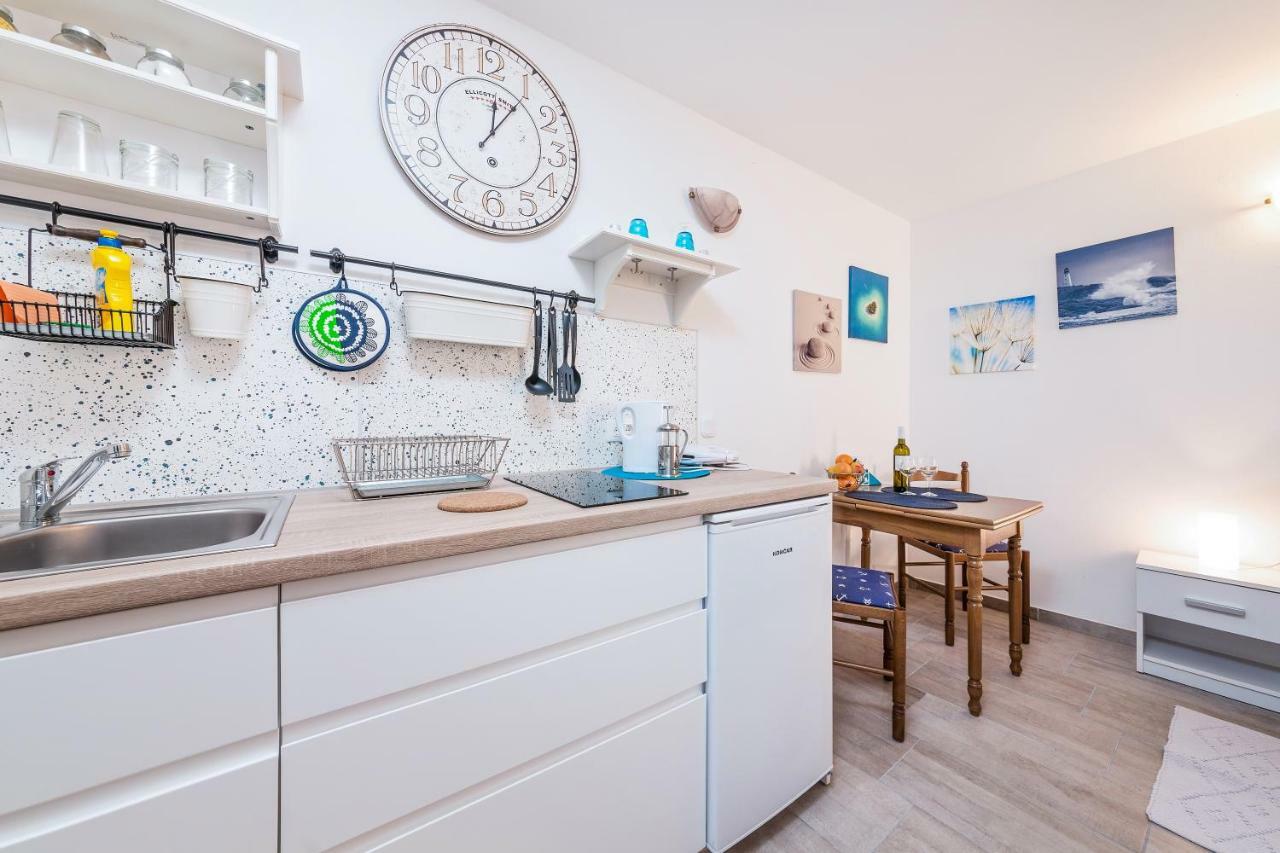 Degrassi Square Apartments (Adults Only) Vrsar Εξωτερικό φωτογραφία
