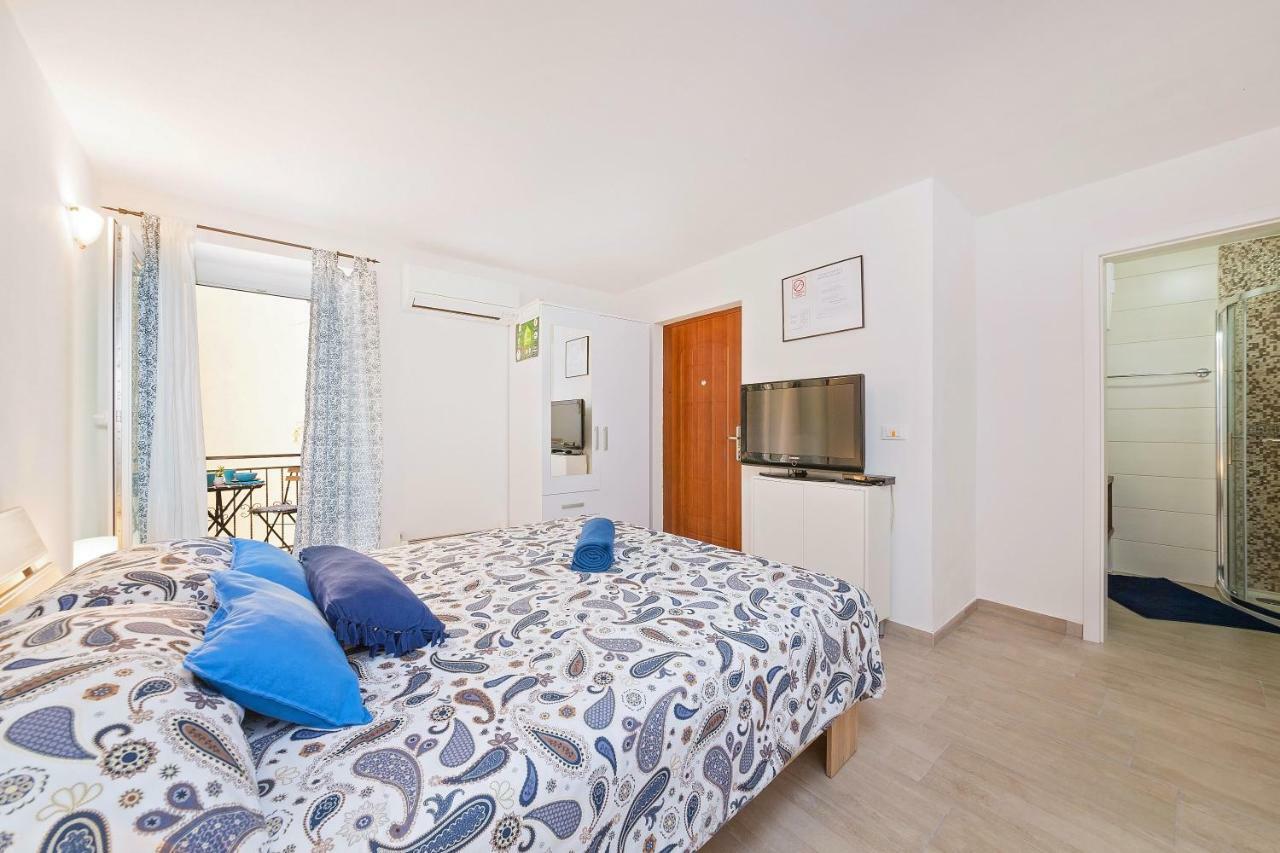 Degrassi Square Apartments (Adults Only) Vrsar Εξωτερικό φωτογραφία