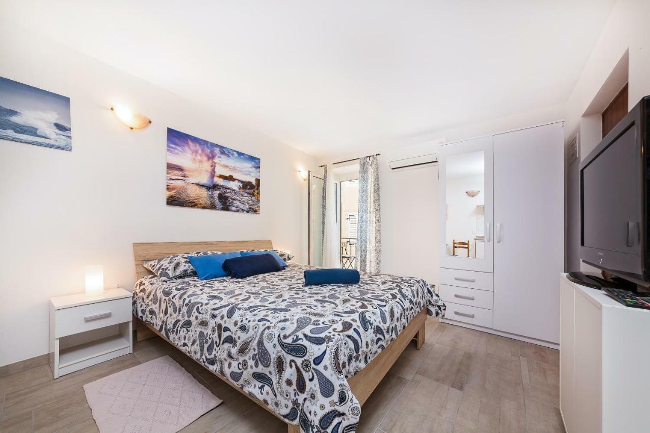 Degrassi Square Apartments (Adults Only) Vrsar Εξωτερικό φωτογραφία