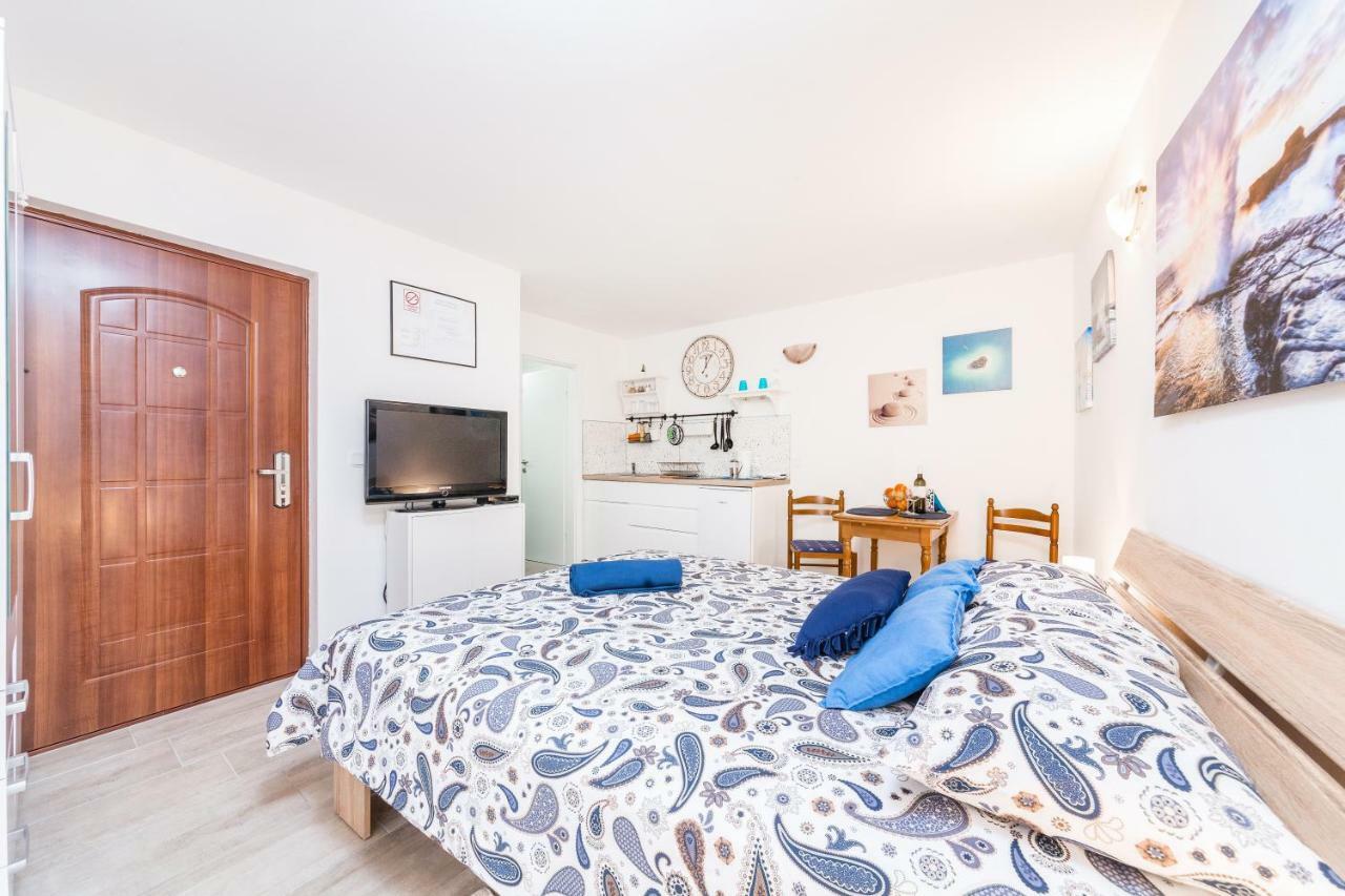 Degrassi Square Apartments (Adults Only) Vrsar Εξωτερικό φωτογραφία